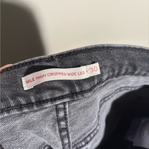 Levi’s Mile High Cropped Wide Leg Jeans - Picture 8 of 9